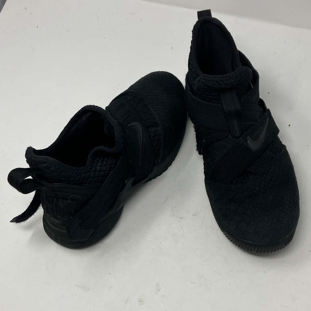 Nike LeBron Soldier 12 Black Basketball Shoes Youth 5Y  330503 a02910-003